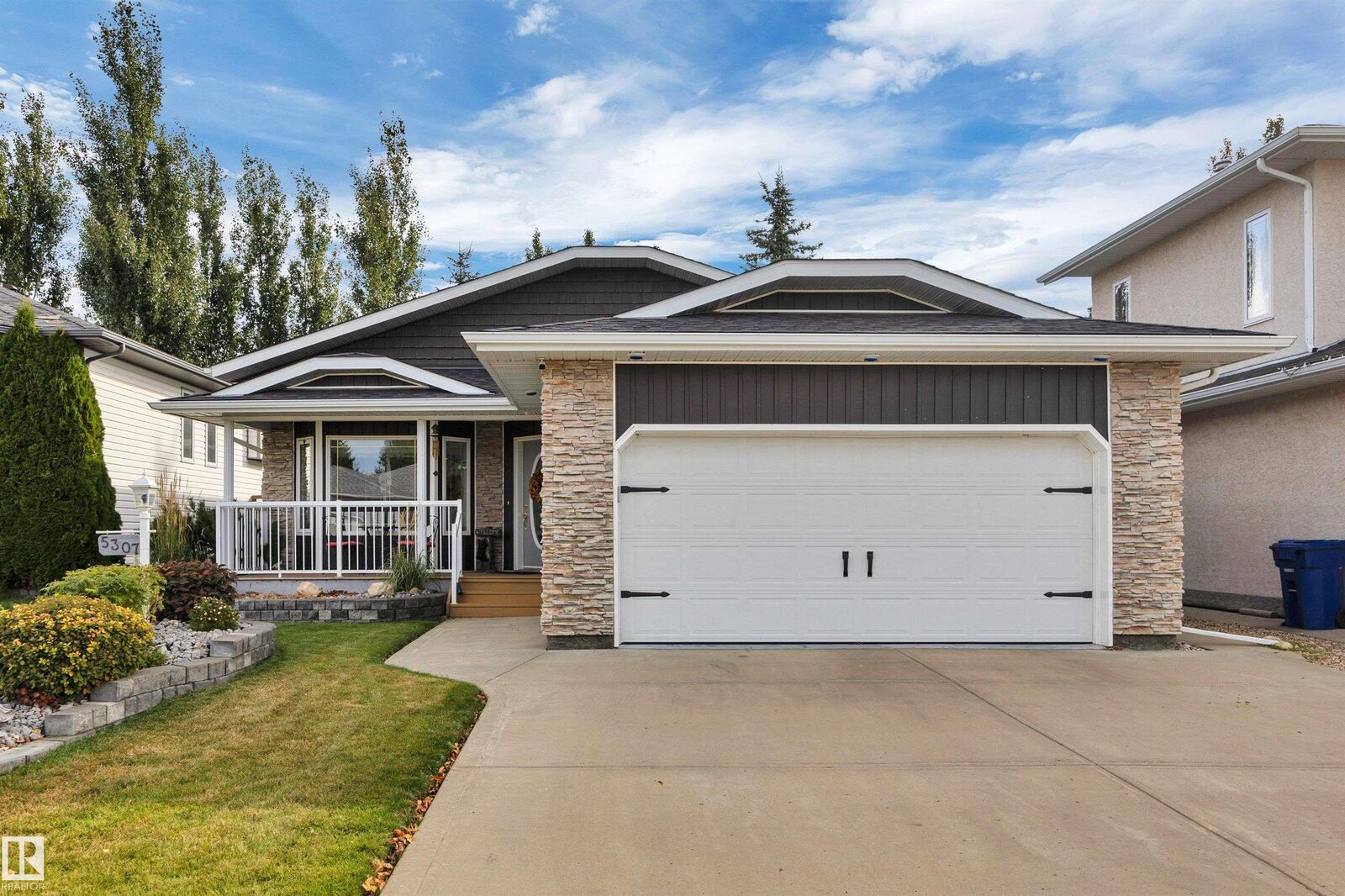 Property Photo:  5307 44 Street  AB T9A 3P2 