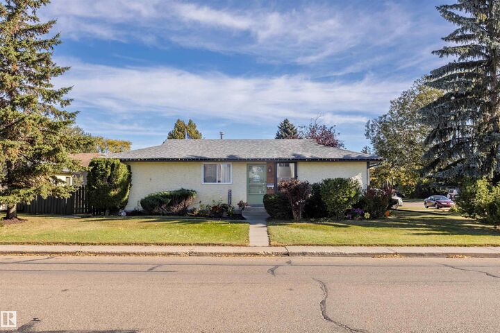 Property Photo:  9012 99 Avenue  AB T8R 1K4 