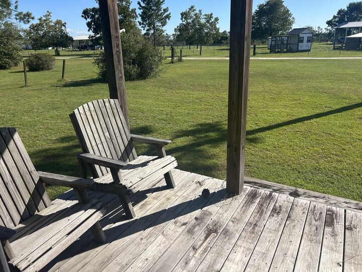 Property Photo: 275 Raven Ln FL 32465