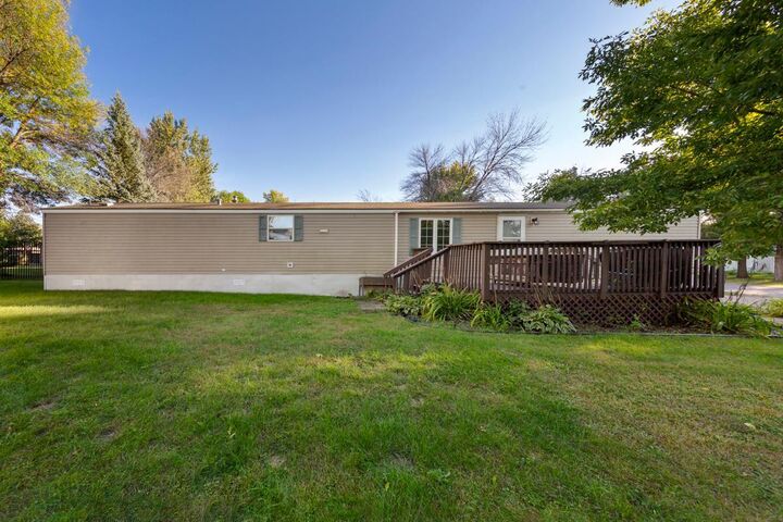 Property Photo:  605 E Shakespeare Avenue E  MN 56001 