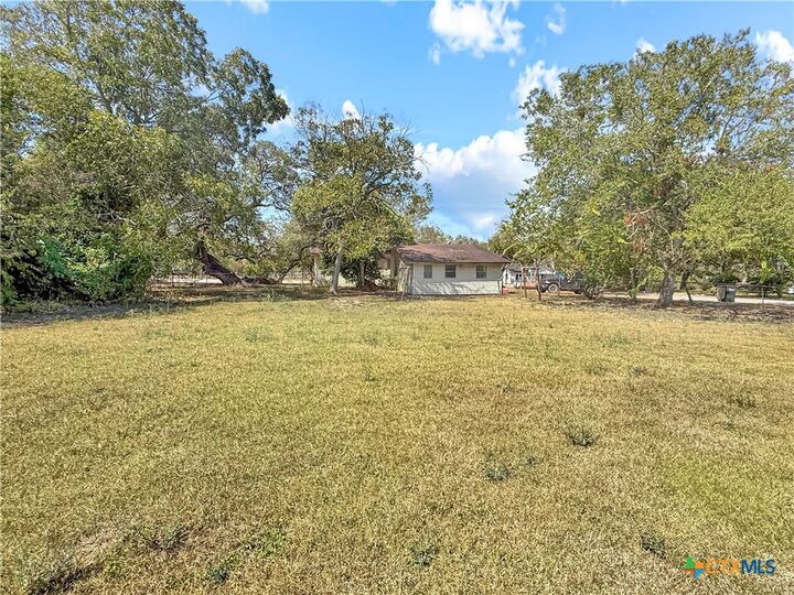Property Photo:  416 N Penn Street  TX 78941 