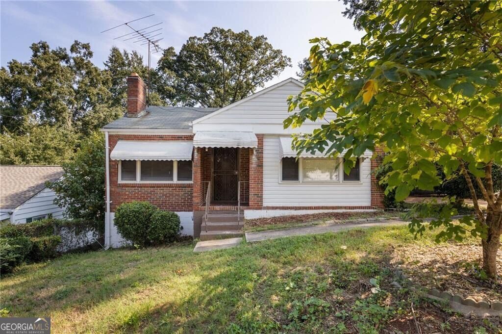 Property Photo: 71 Burbank Drive NW GA 30314