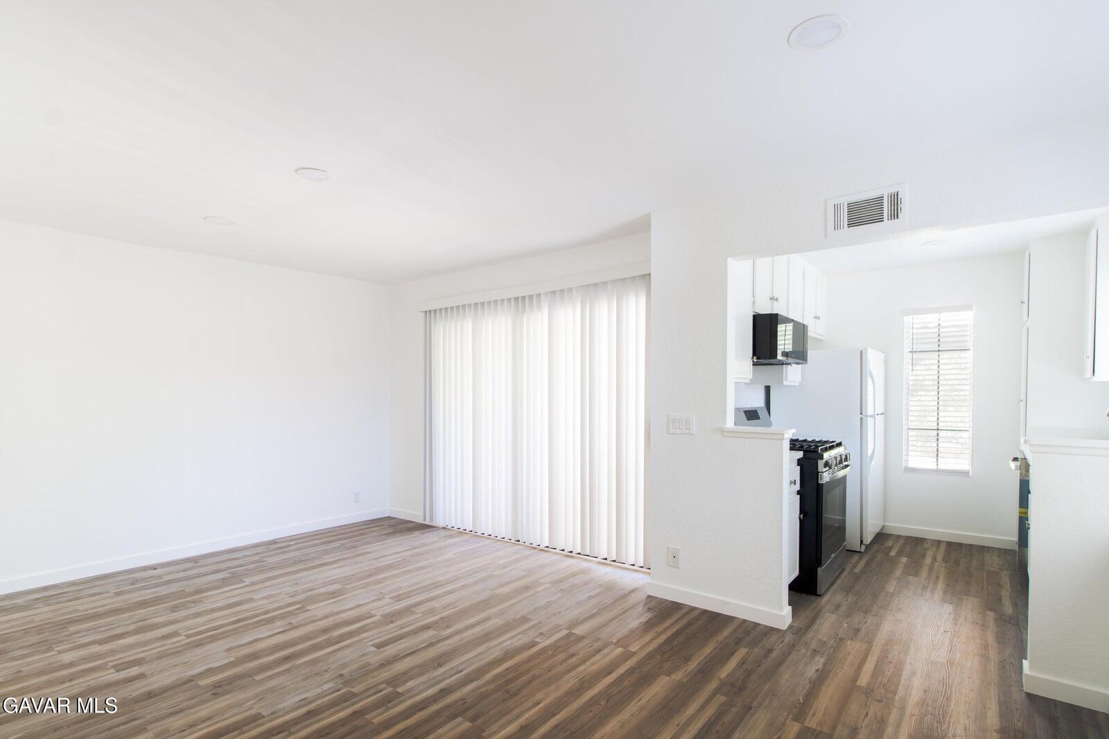 Property Photo: 2554 Olive Drive Apt 96 CA 93550