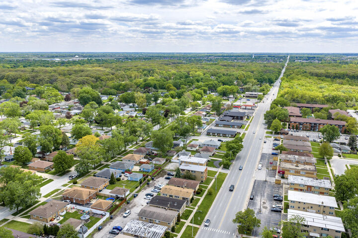 Property Photo:  18425 Torrence Avenue  IL 60438 