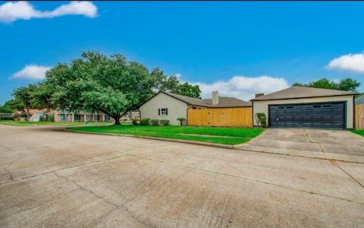 Property Photo:  2227 Cherry Bend Dr  TX 77077 
