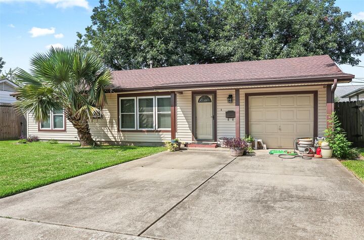 Property Photo:  822 Grove Street  TX 77536 