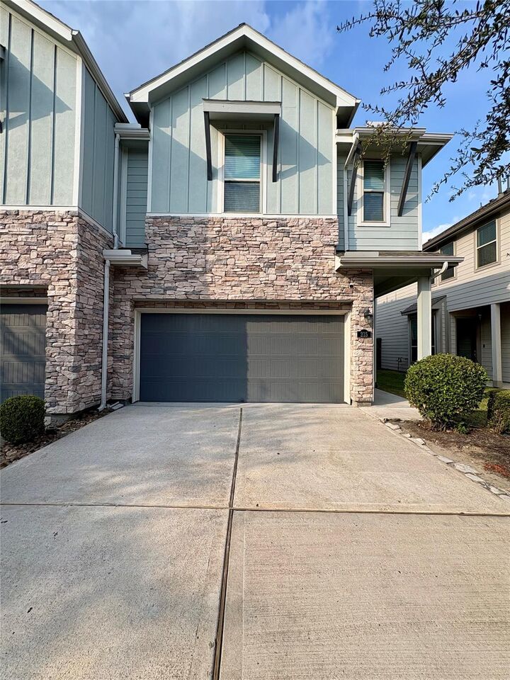 Property Photo:  215 Club Crest Lane  TX 77009 