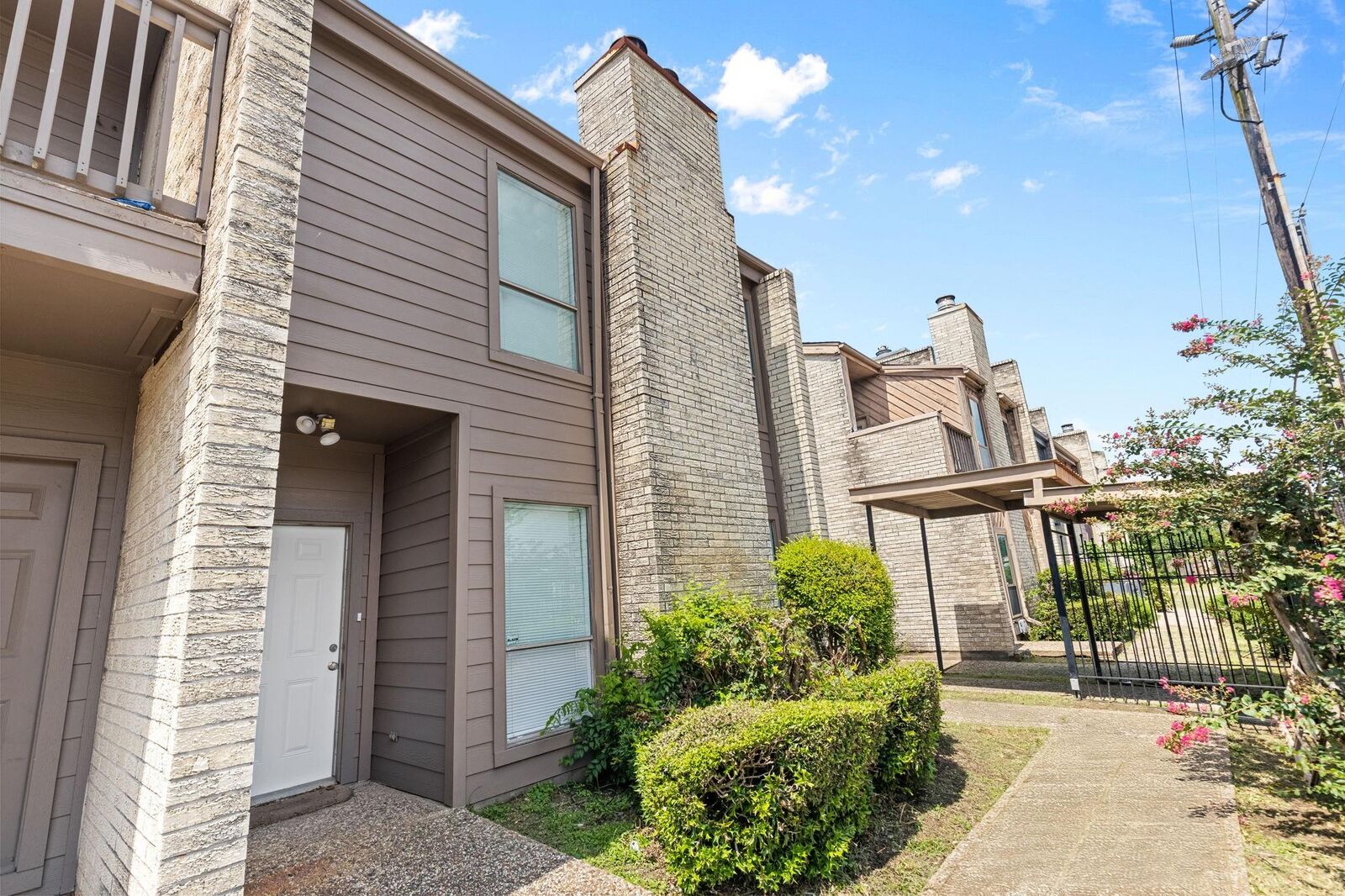 Property Photo: 11280 Braes Forest Drive 105 TX 77071