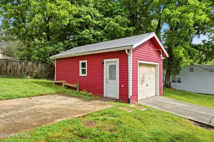 Property Photo:  303 Blount St  TN 37303 