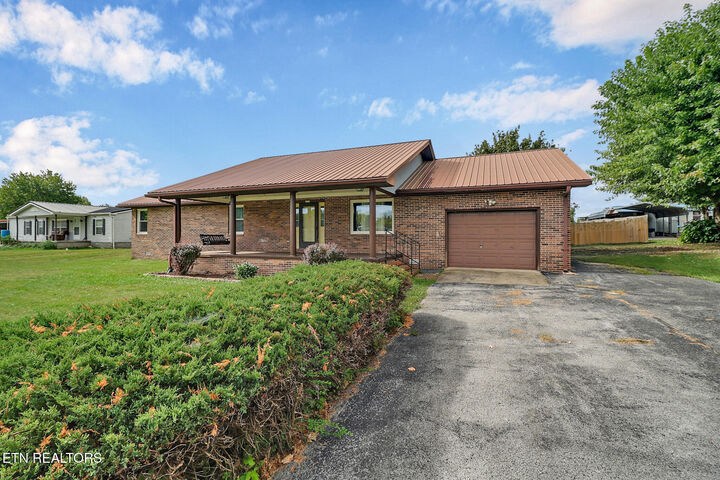 Property Photo:  105 E Minnie Ave  TN 38574 