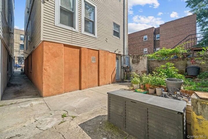 Property Photo:  758 E 224 Street Street  NY 10466 