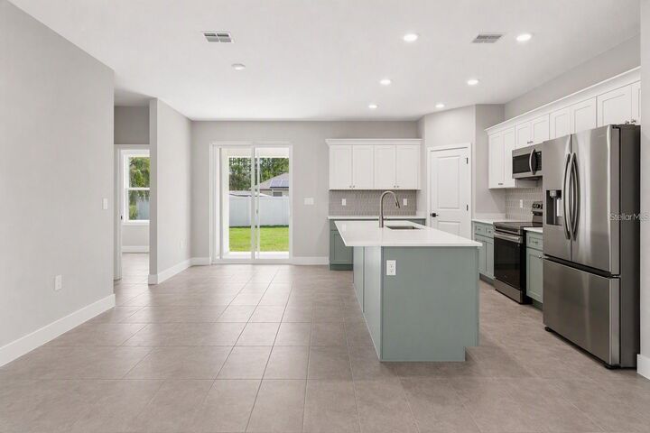 Property Photo: 3 Lansing Lane FL 32137