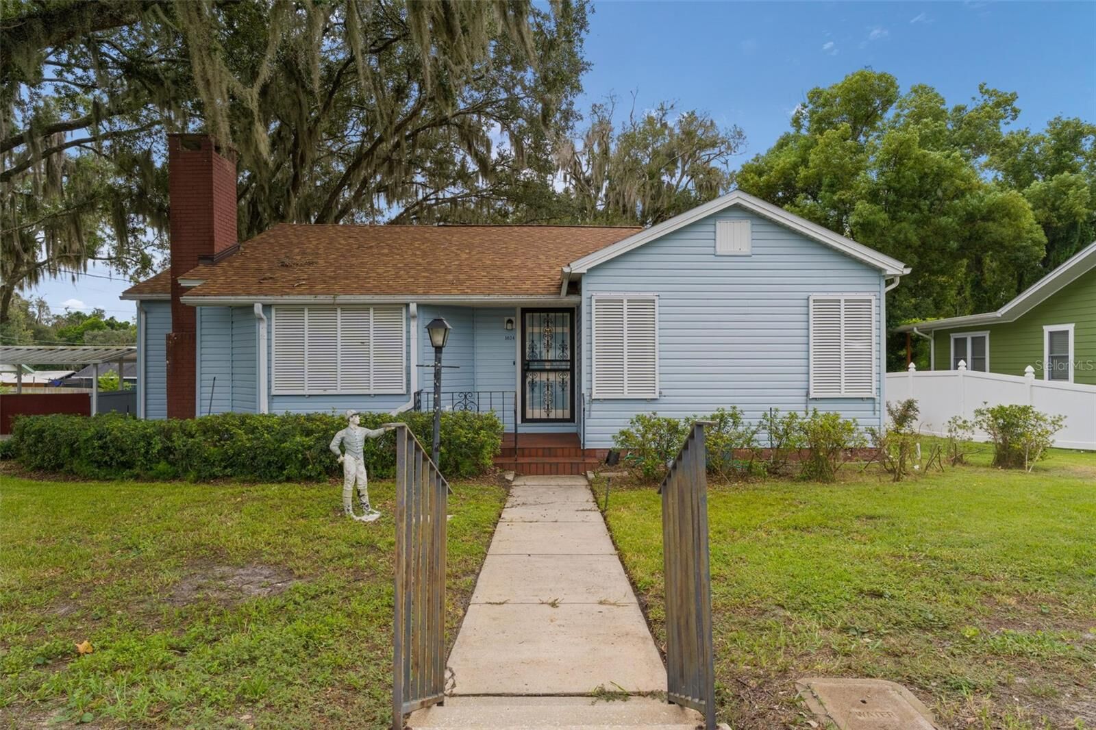 Property Photo:  1024 E Orange Avenue  FL 32726 