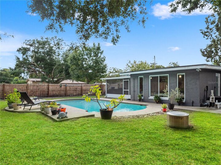 Property Photo: 1210 Canberra Avenue FL 32806