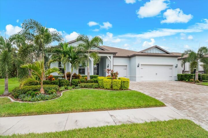 Property Photo:  10716 Saratoga Place  FL 34219 