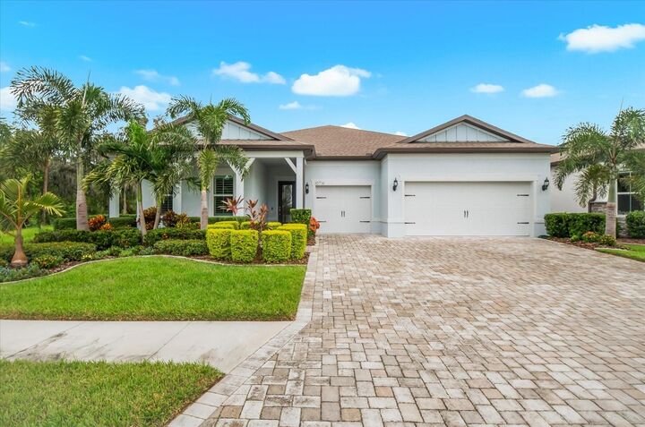 Property Photo: 10716 Saratoga Place FL 34219