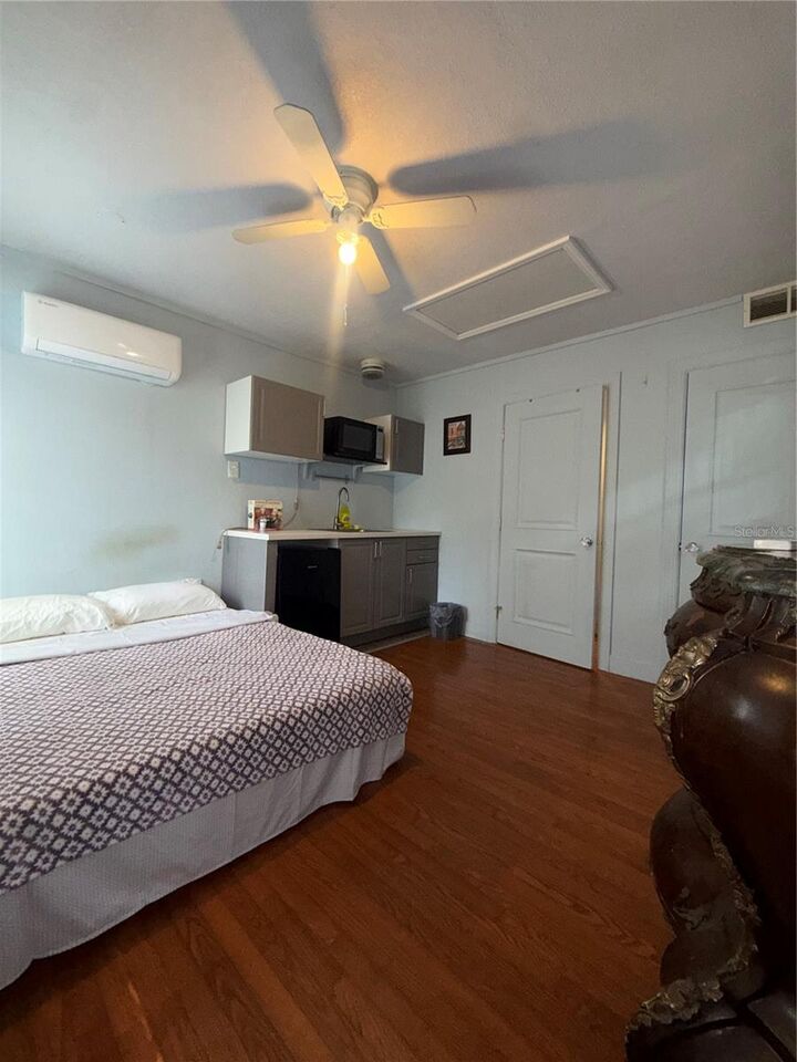 Property Photo:  407 N Shine Avenue  FL 32803 
