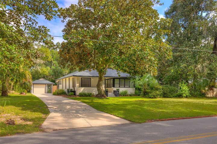 Property Photo: 641 E Pennsylvania Avenue FL 32724