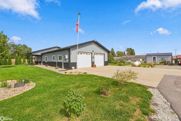 Property Photo: 306-308 3rd Avenue IA 50120