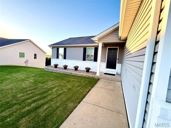 Property Photo: 711 Ward IL 62298