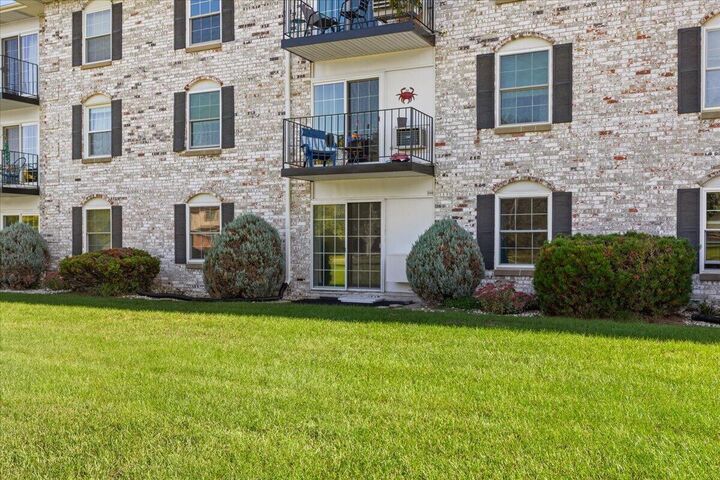 Property Photo: 125 N University Dr WI 53095