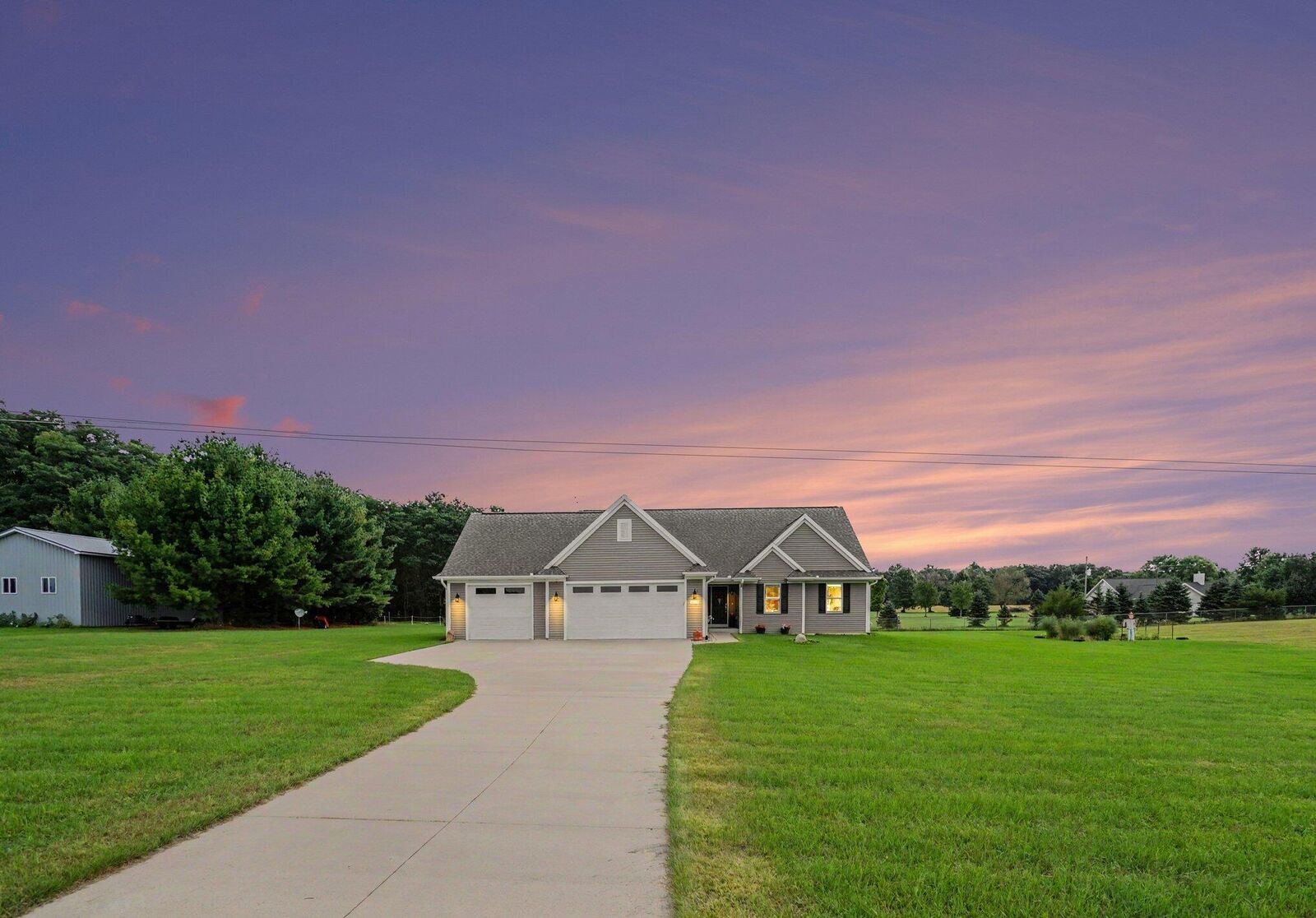 Property Photo:  2133 S Van Kal Street  MI 49009 