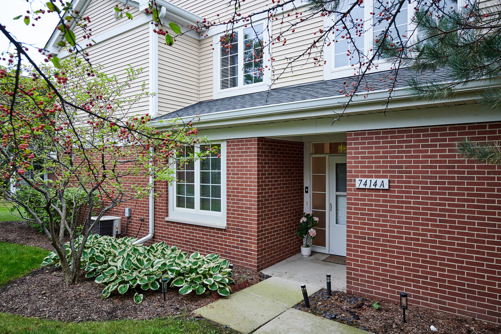 Property Photo:  7414 N Lincoln Avenue A  IL 60076 