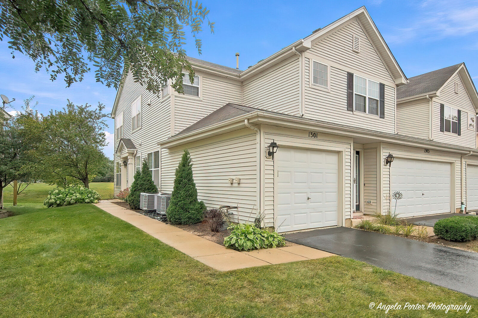 Property Photo: 1301 Waverly Drive 1301 IL 60020