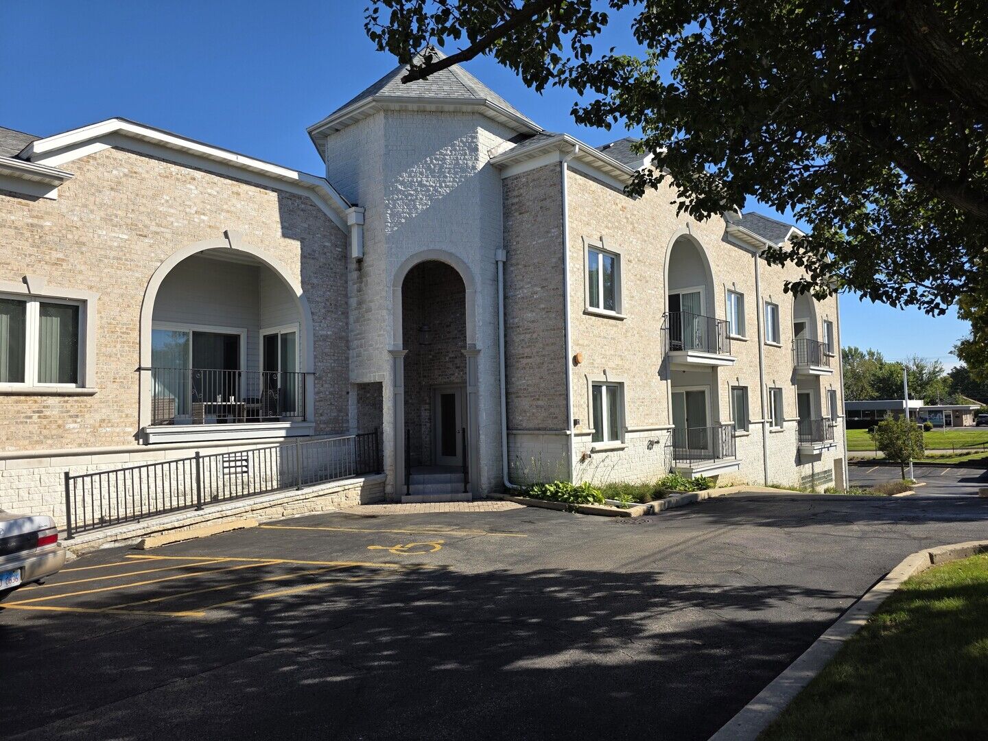 Property Photo: 1990 Larkin Avenue 14 IL 60123