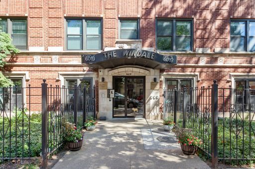 Property Photo:  6019 N Winthrop Avenue 306  IL 60660 