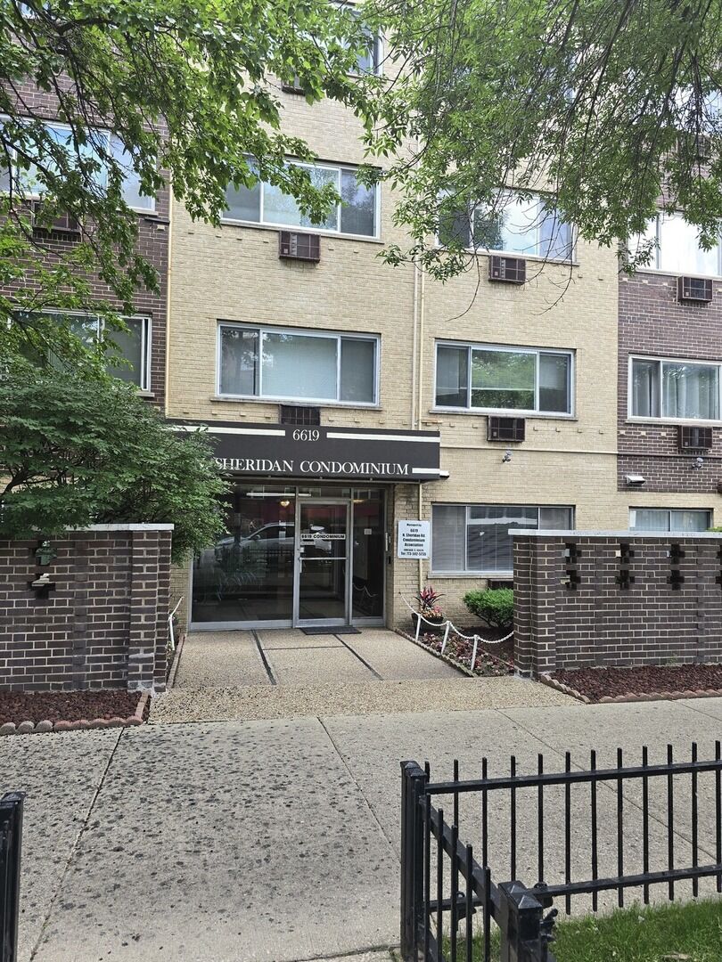 Property Photo:  6619 N Sheridan Road N 302  IL 60626 