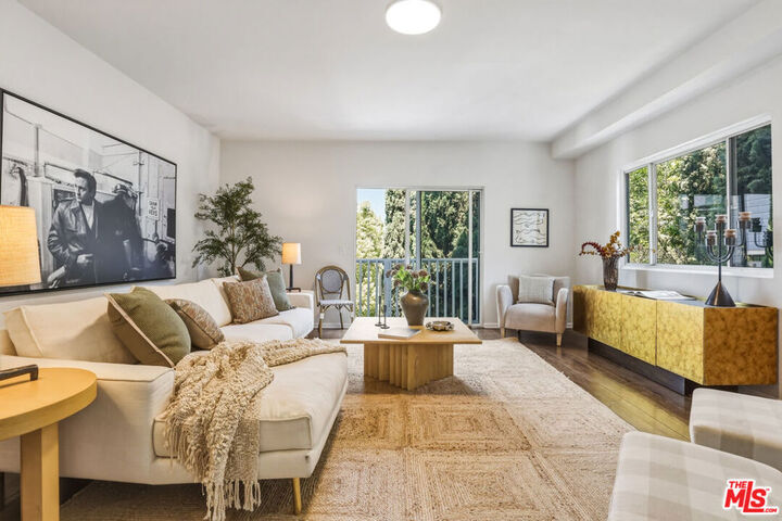Property Photo:  2525 Ivanhoe Drive  CA 90039 