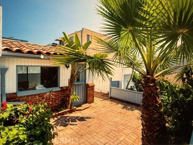 Property Photo: 308 40th E CA 90266