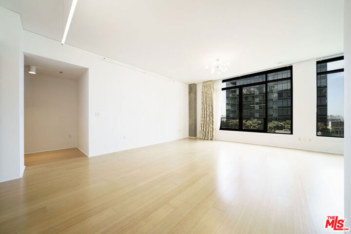 Property Photo:  1111 S Grand Avenue 819  CA 90015 