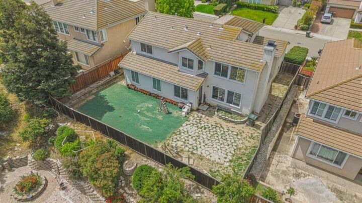 Property Photo:  