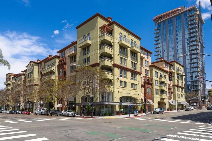 Property Photo:  1501 Front St 613  CA 92101 