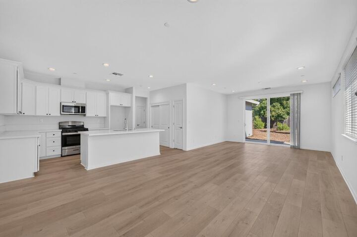 Property Photo:  551 Fox Hunt Way  CA 95673 