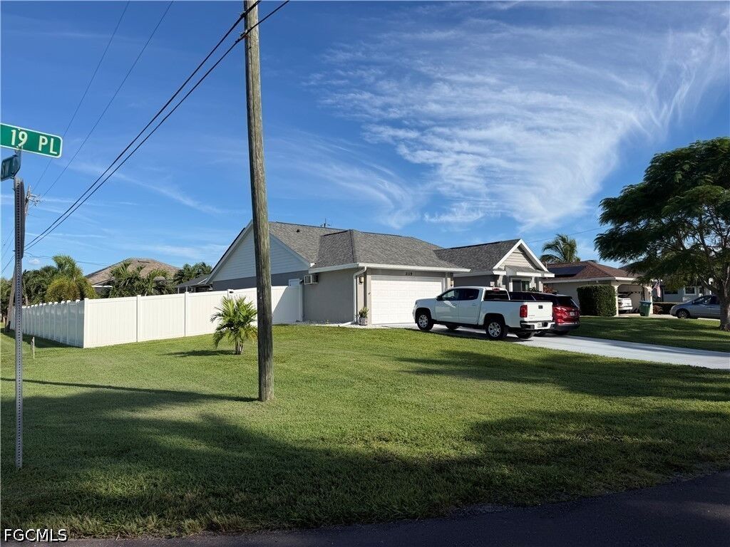 Property Photo:  