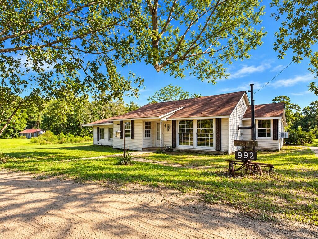 Property Photo: 992 Herman Nerren Road TX 75949