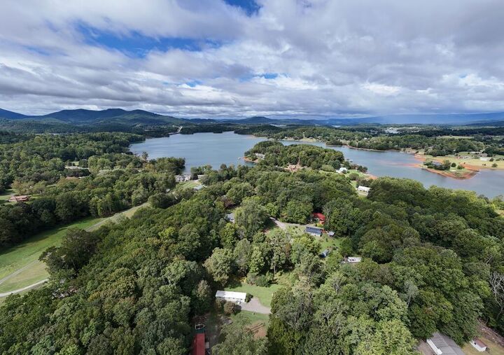 Property Photo:  858 Old Forge Estates  GA 30546 