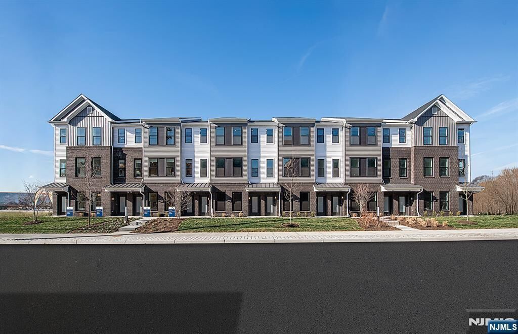 Property Photo:  300 Willow Street 301  NJ 07032 