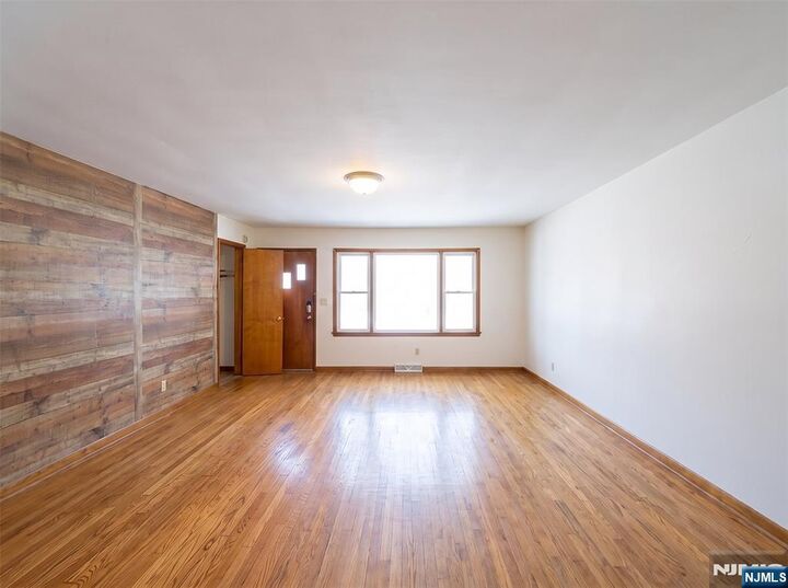 Property Photo:  530 Lincoln Avenue  NJ 07657 