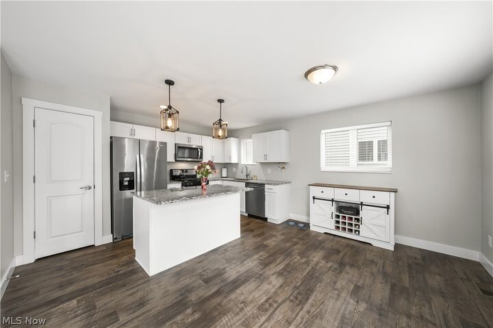 Property Photo:  1010 Ashwood Lane  OH 44241 
