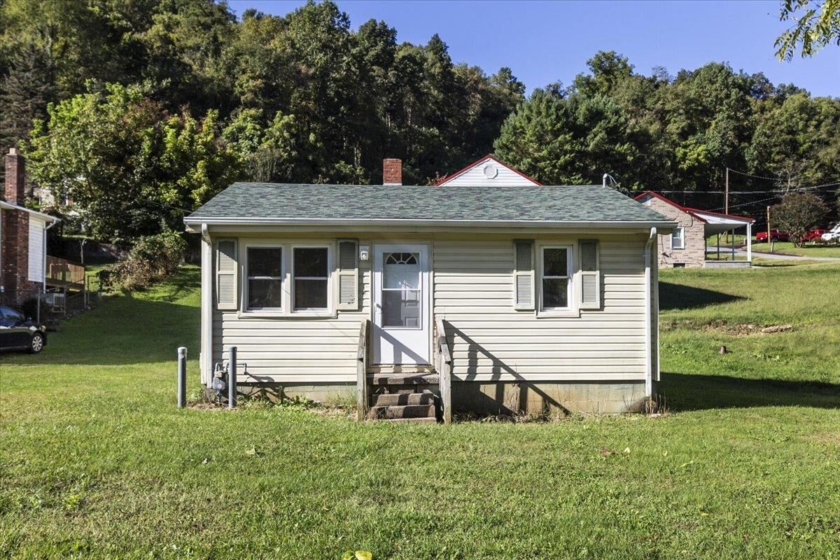 Property Photo: 520 Poplar Street VA 24124