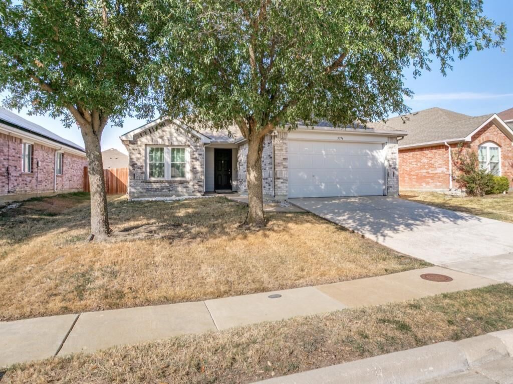 Property Photo: 5714 Firethorn Drive TX 75249