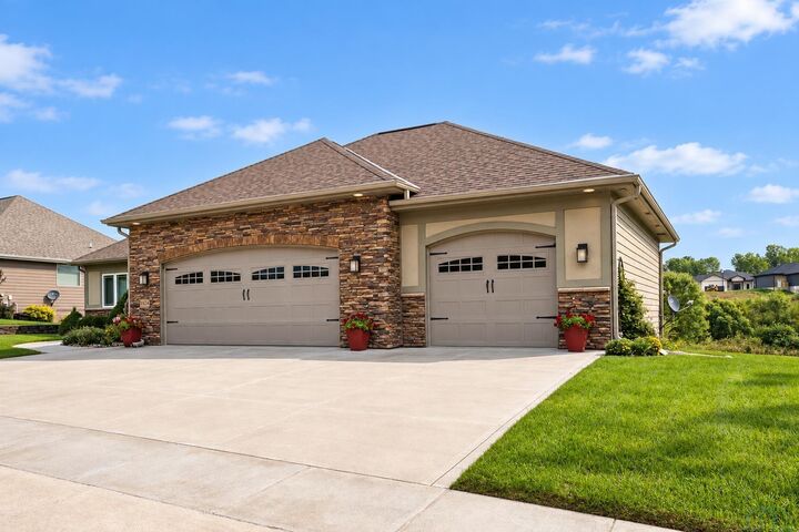 Property Photo:  2524 Castles Gate Dr  IA 51106 