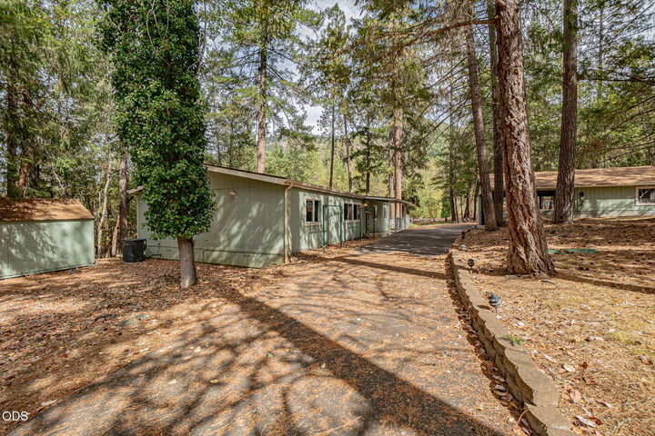 Property Photo:  124 Dearing Way  OR 97527 