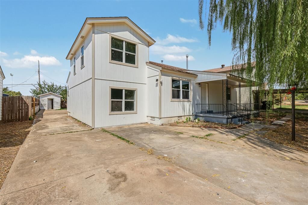 Property Photo:  103 Oak Street  OK 73110 