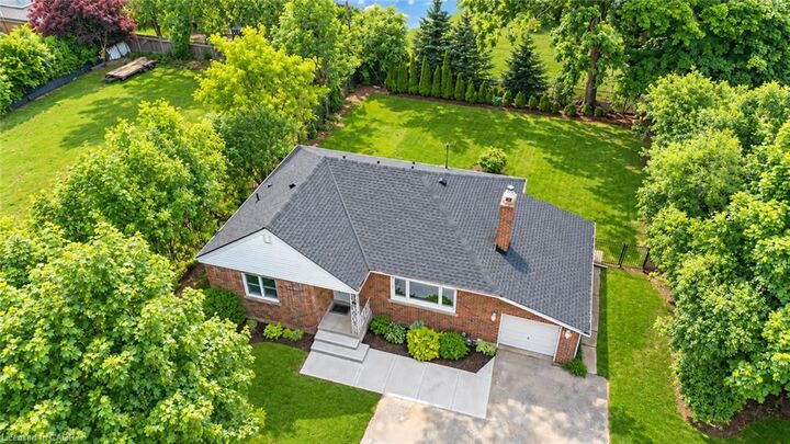 Property Photo:  68 Wilson Street E  ON L9G 2B5 