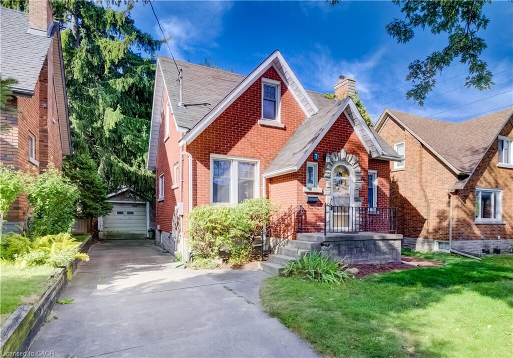 Property Photo:  7 Locust Street  ON N2H 1W6 